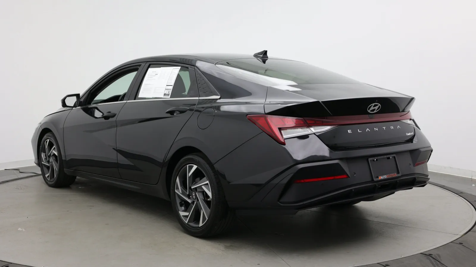 Hyundai Elantra photo 7
