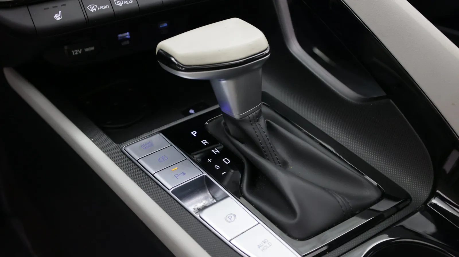 Hyundai Elantra photo 16