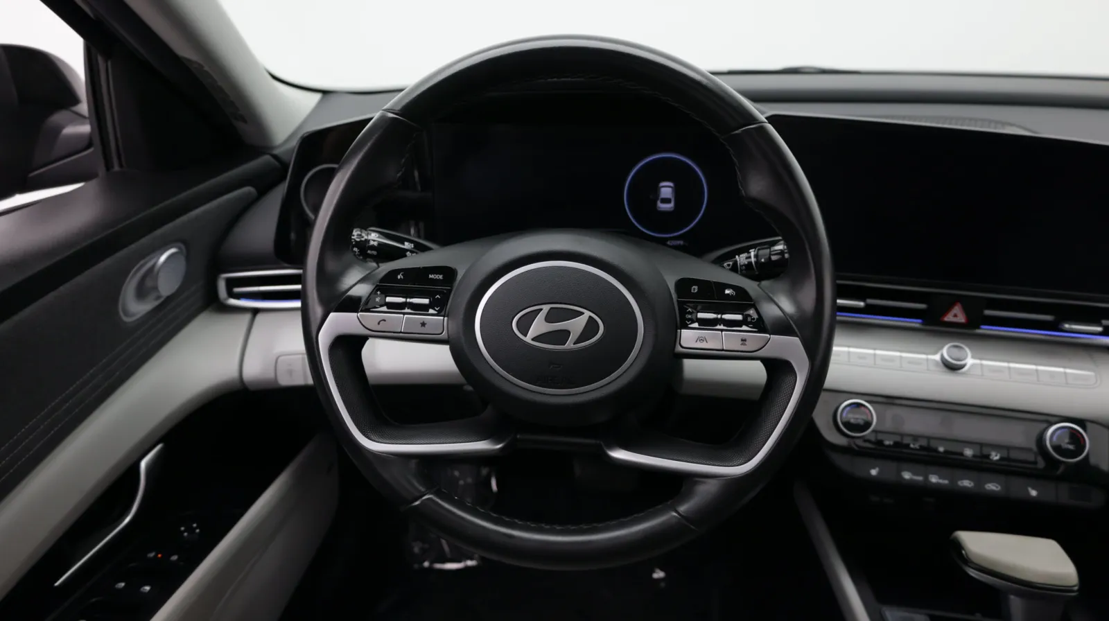 Hyundai Elantra photo 24