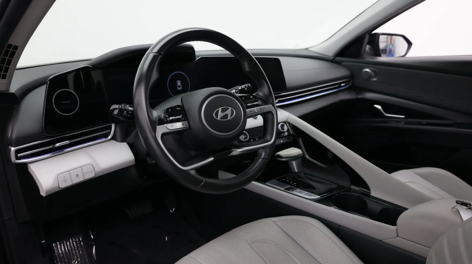 Hyundai Elantra photo 12