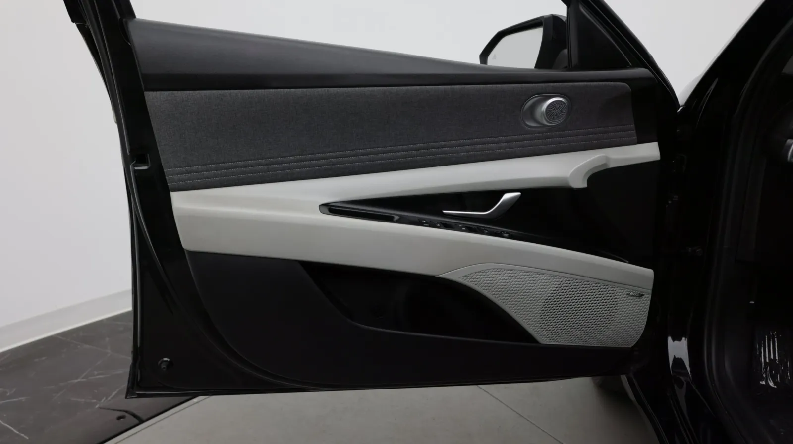 Hyundai Elantra photo 11