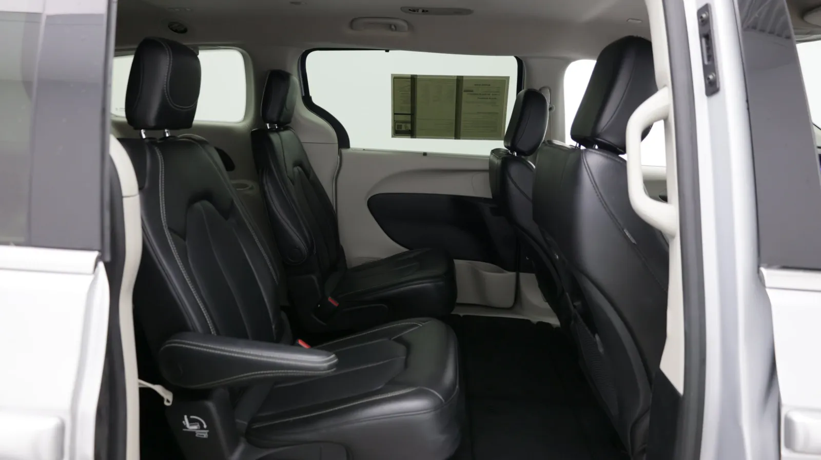 Chrysler Pacifica photo 36