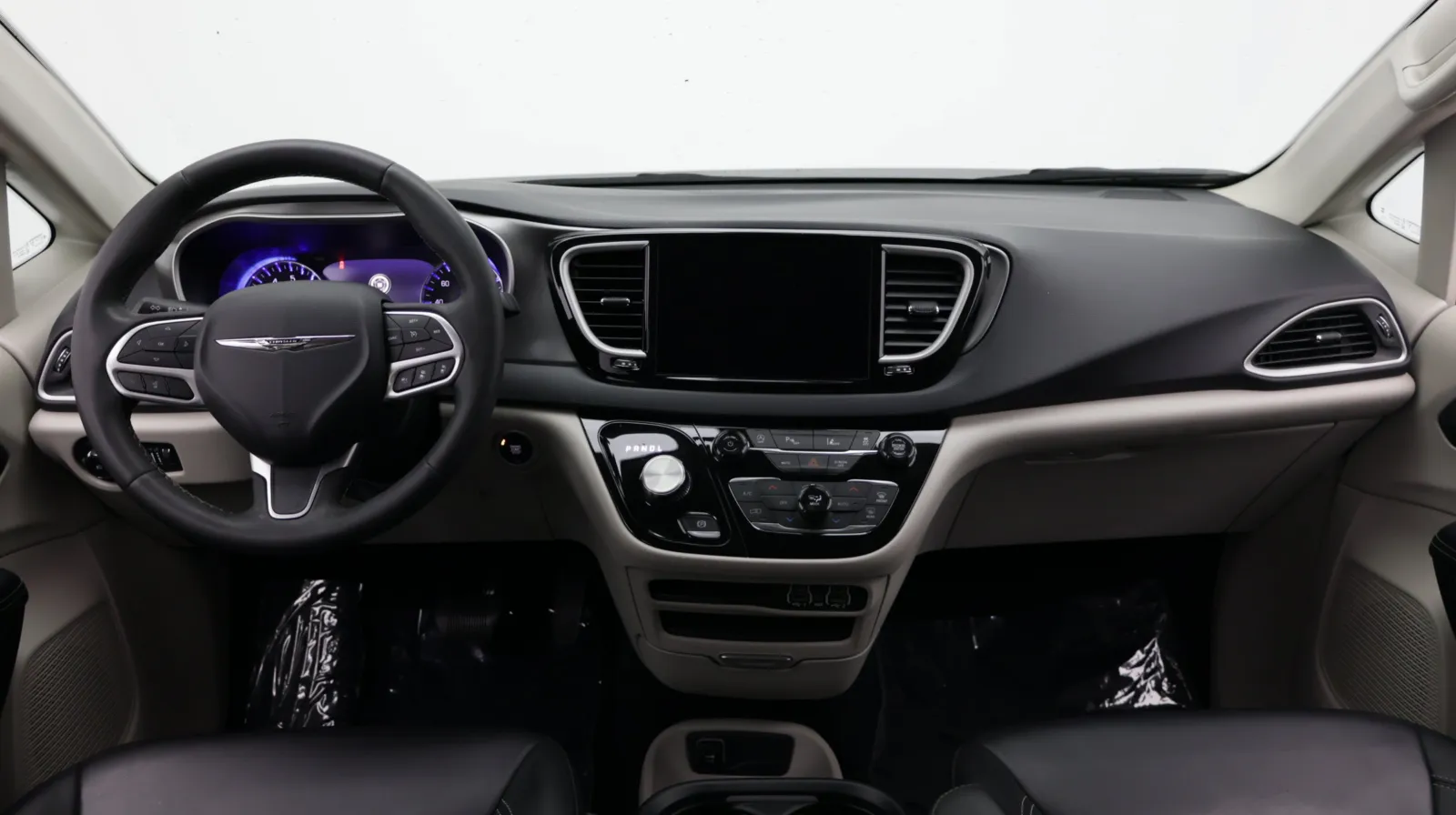 Chrysler Pacifica photo 31