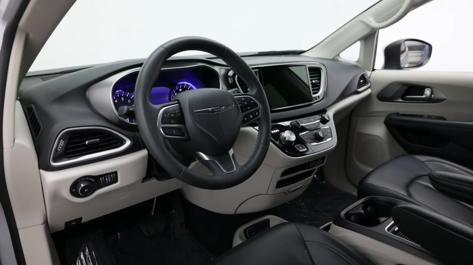 Chrysler Pacifica photo 11