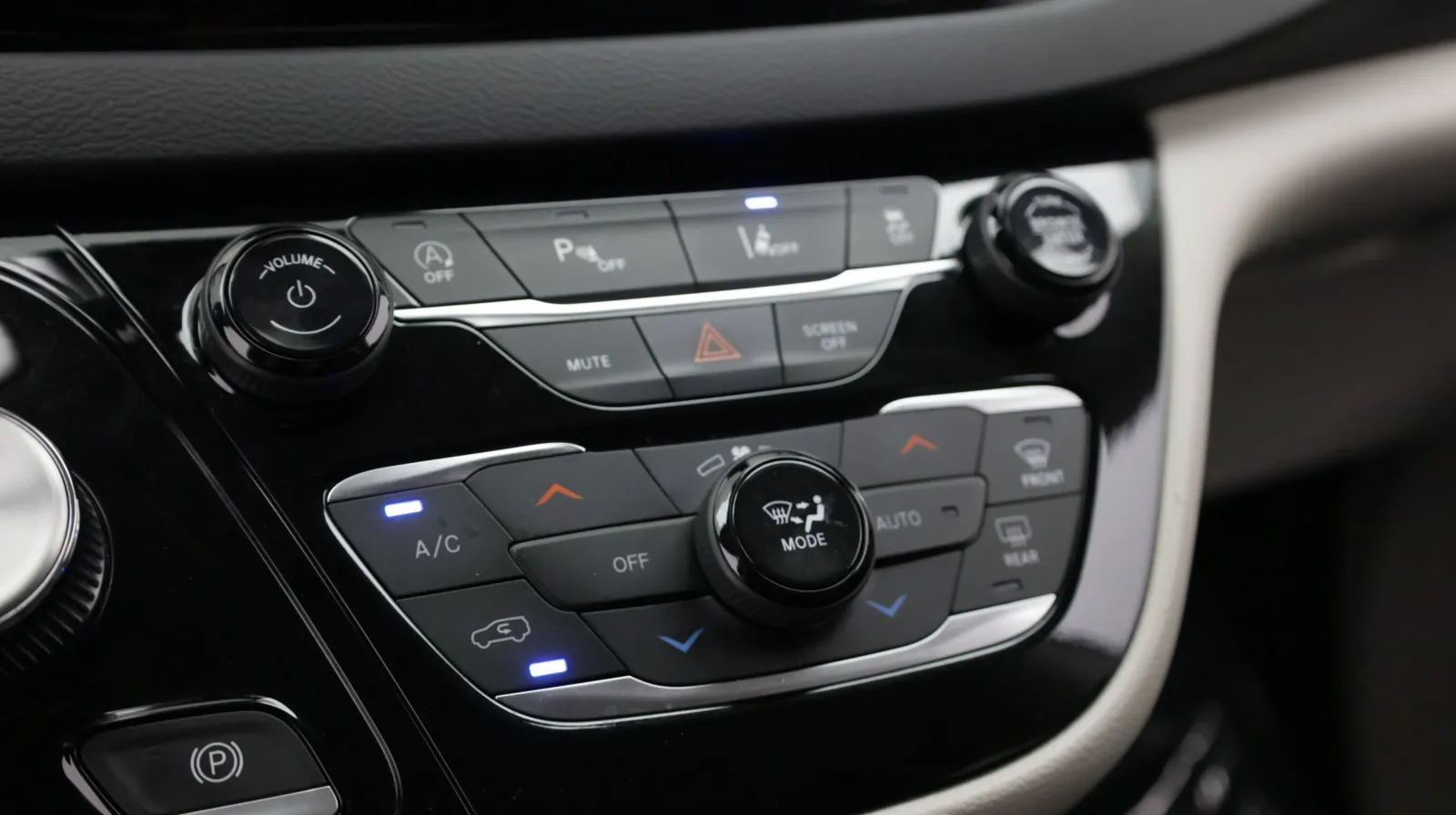 Chrysler Pacifica photo 23