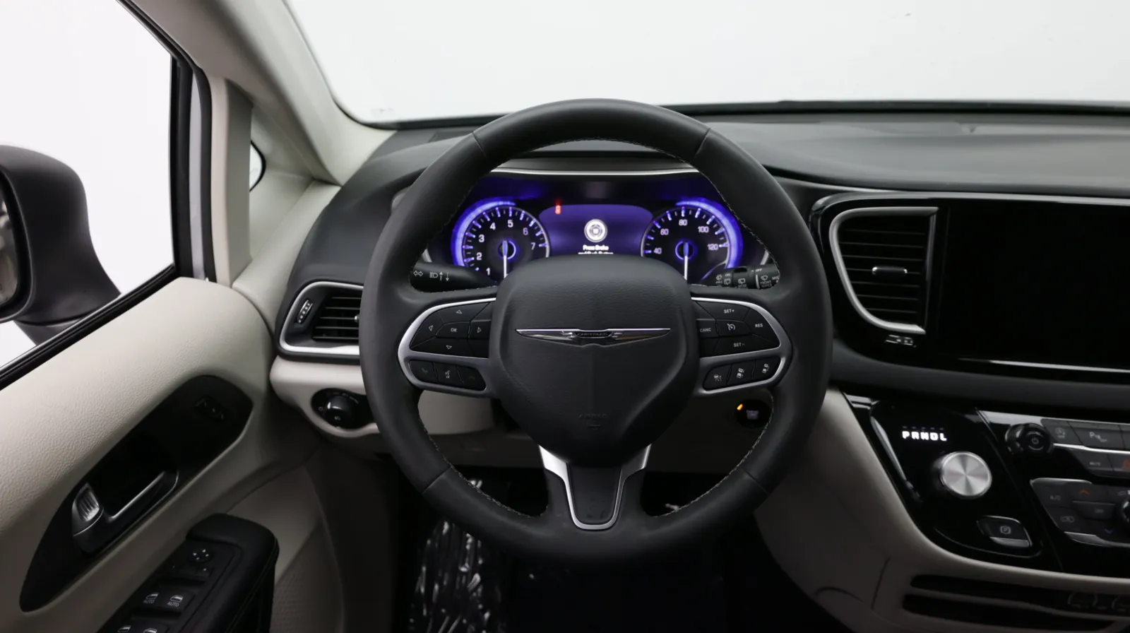 Chrysler Pacifica photo 29