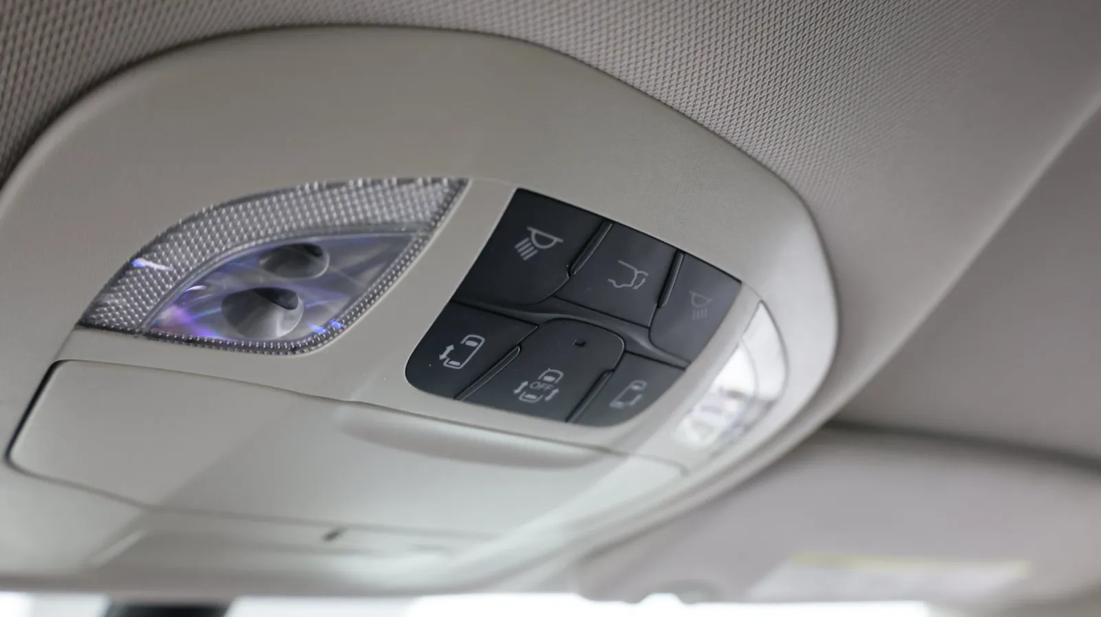 Chrysler Pacifica photo 25