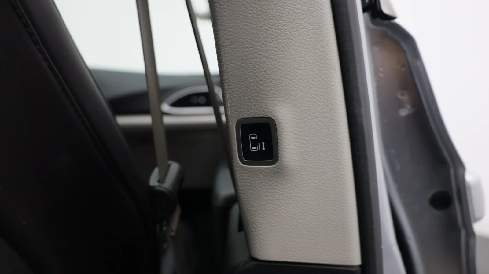 Chrysler Pacifica photo 37