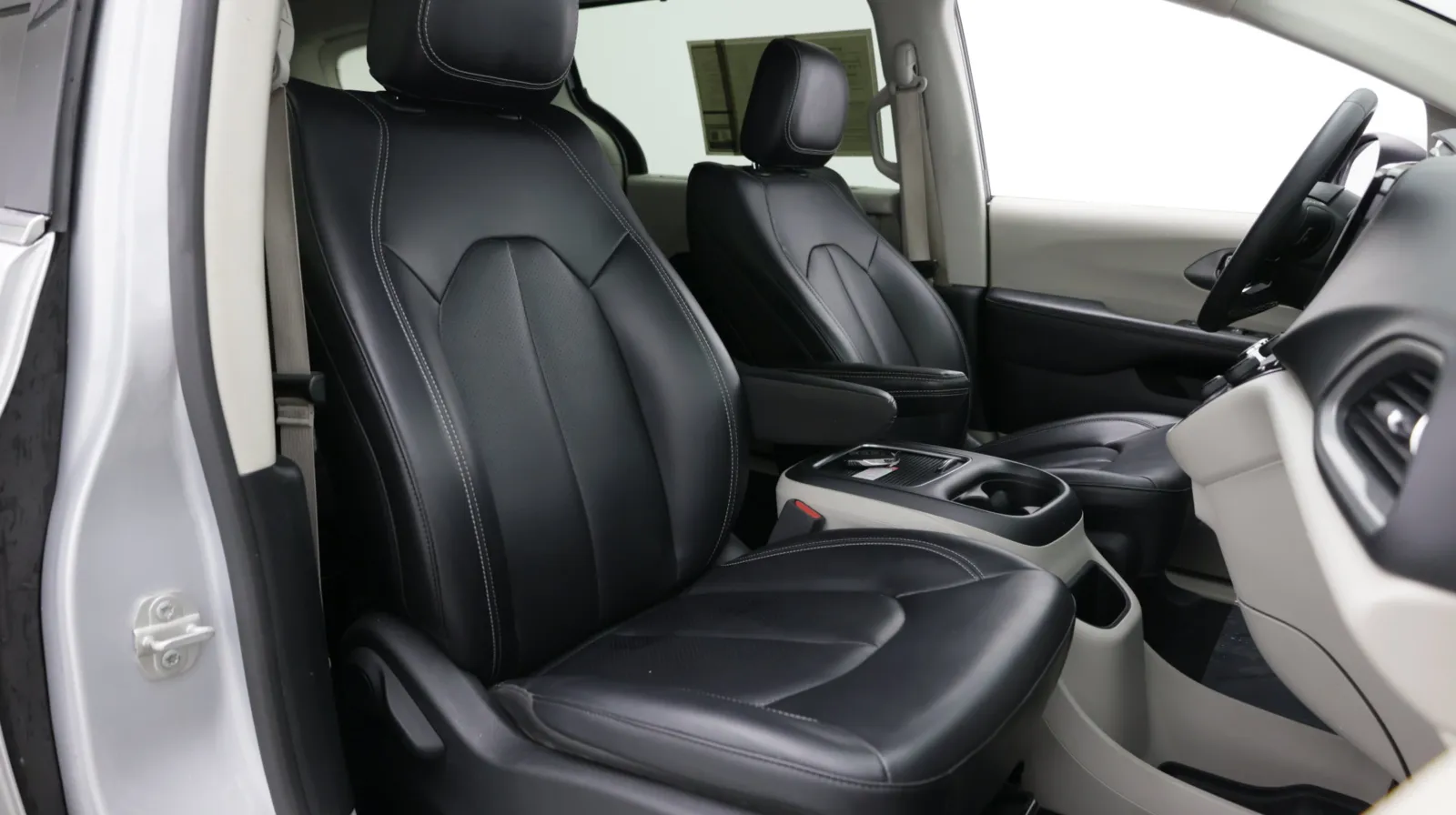 Chrysler Pacifica photo 40