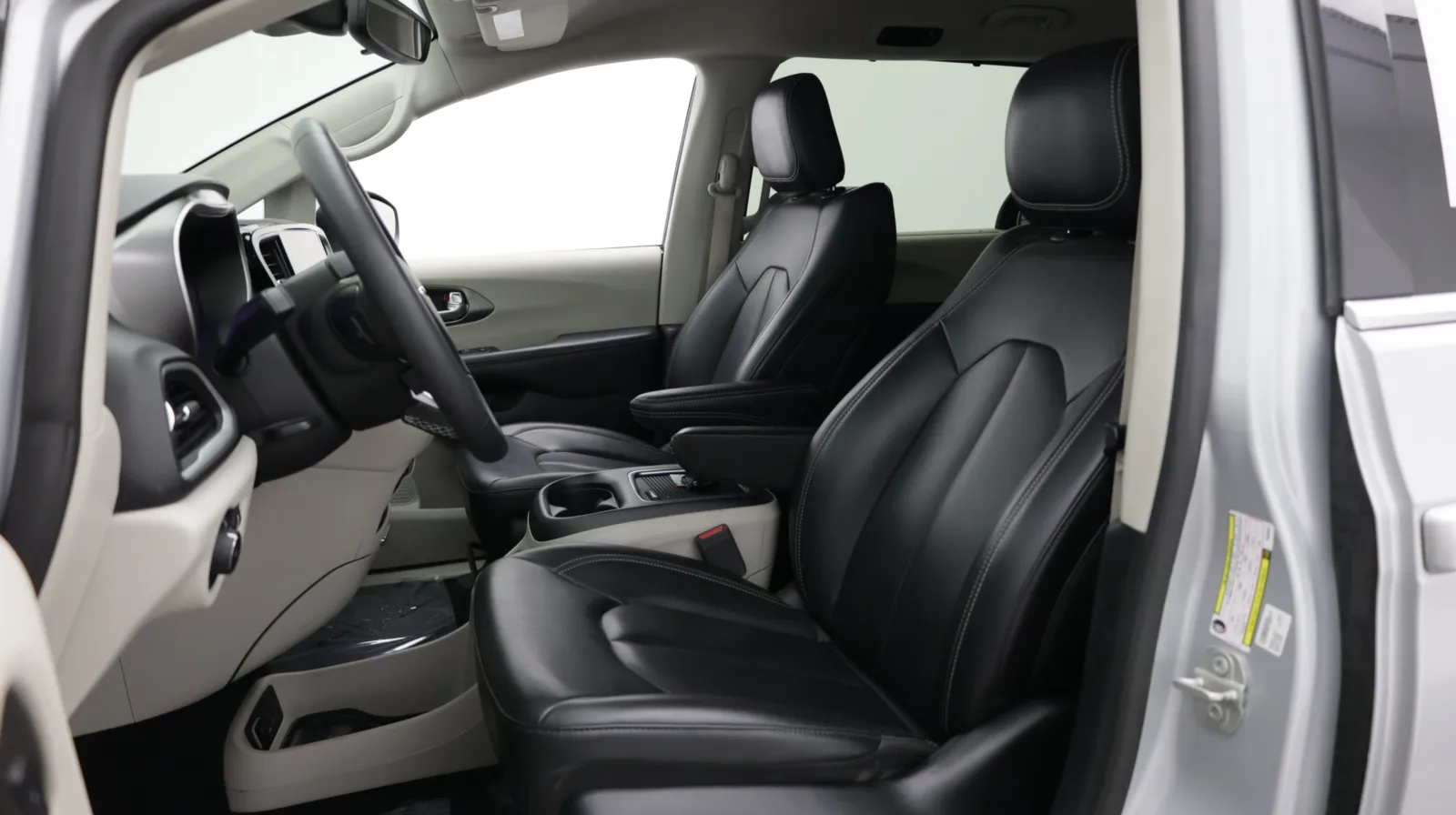 Chrysler Pacifica photo 17