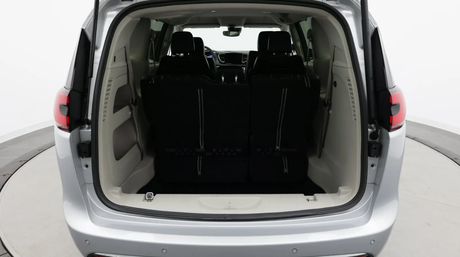 Chrysler Pacifica photo 34