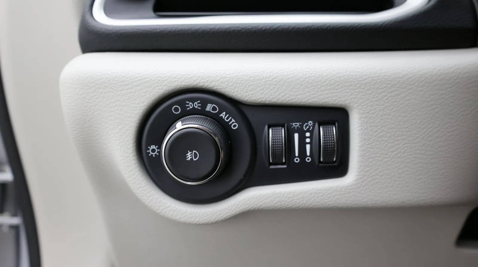 Chrysler Pacifica photo 18