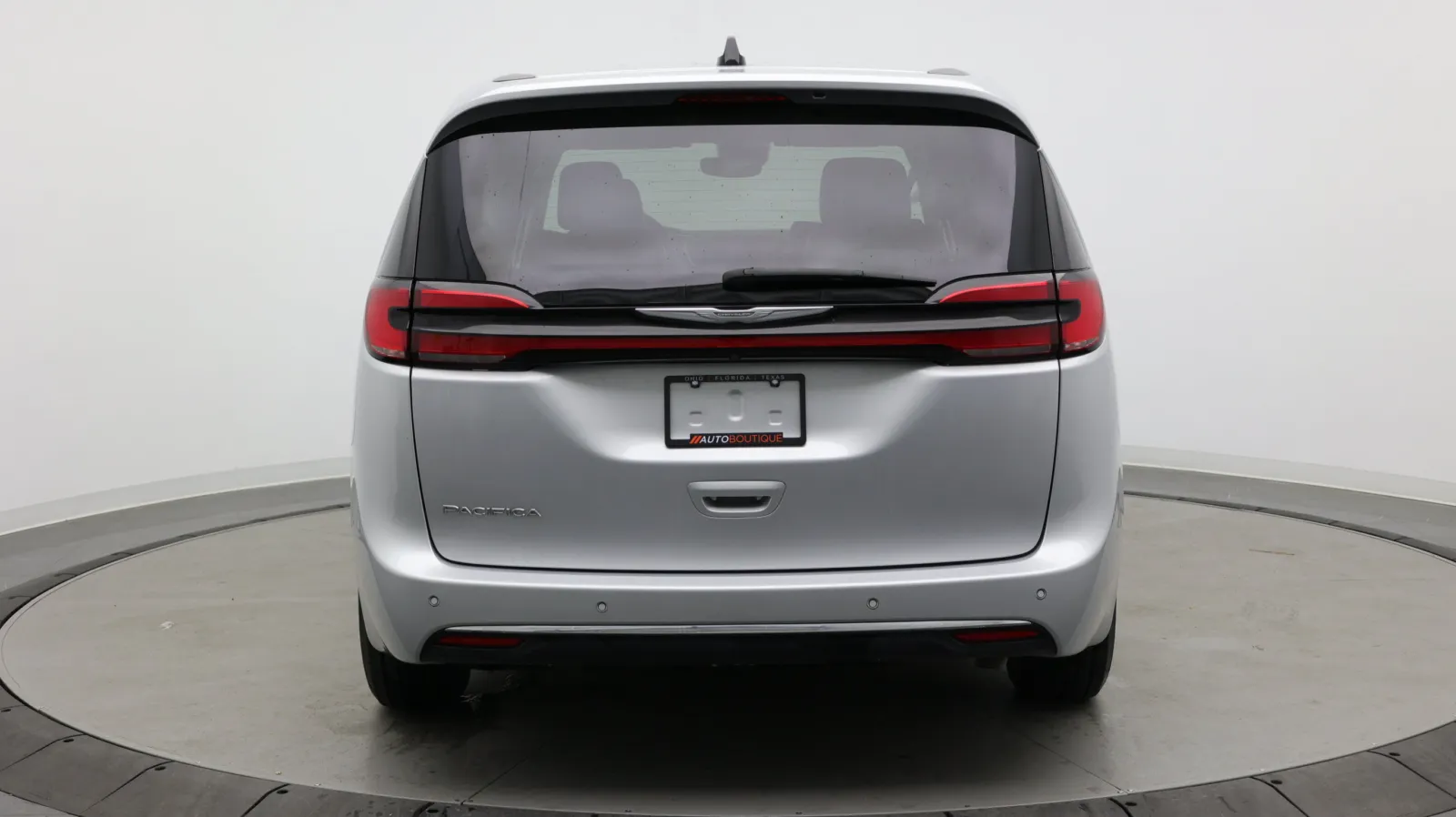 Chrysler Pacifica photo 6