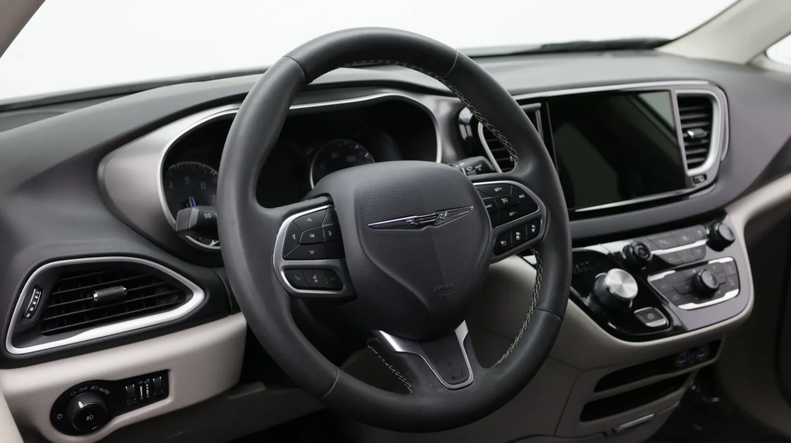 Chrysler Pacifica photo 9