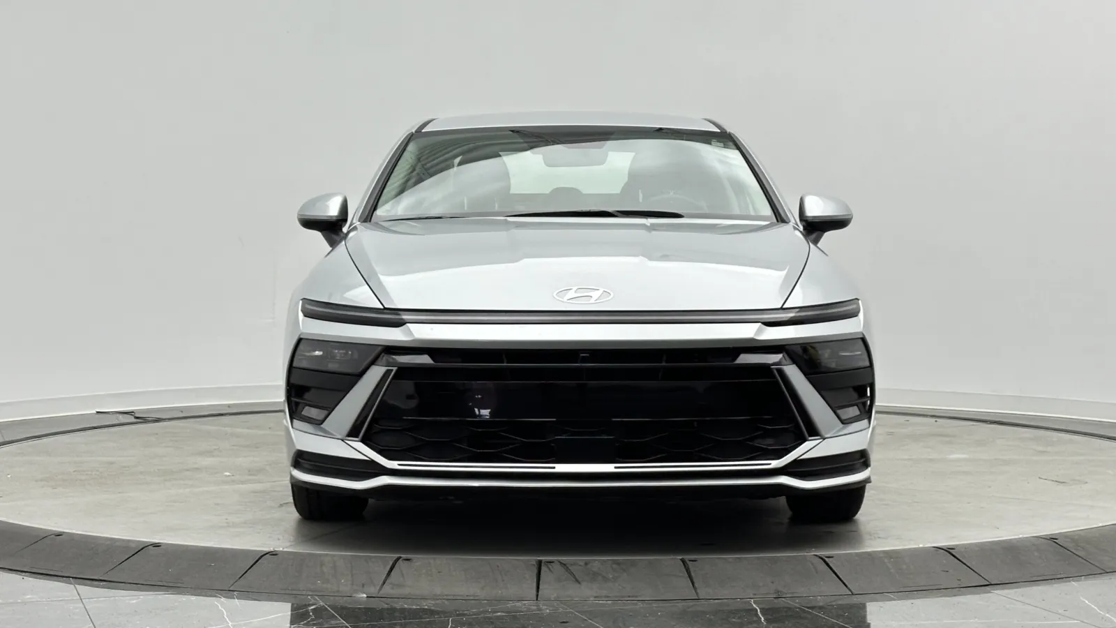 Hyundai Sonata photo 2