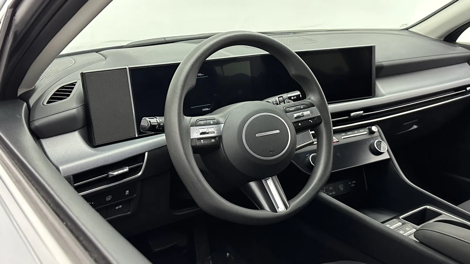 Hyundai Sonata photo 9