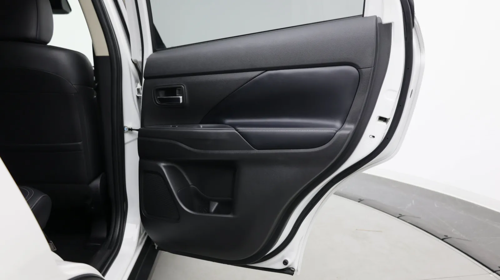Mitsubishi Outlander photo 29