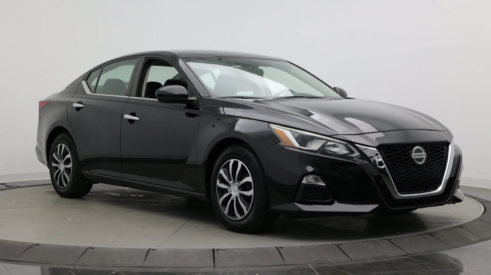 Nissan Altima photo 3