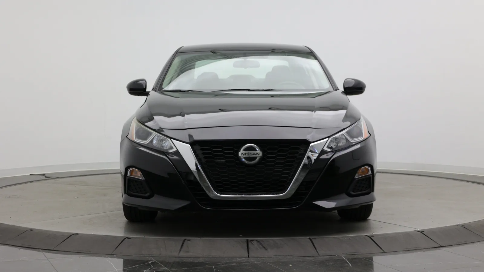 Nissan Altima photo 2