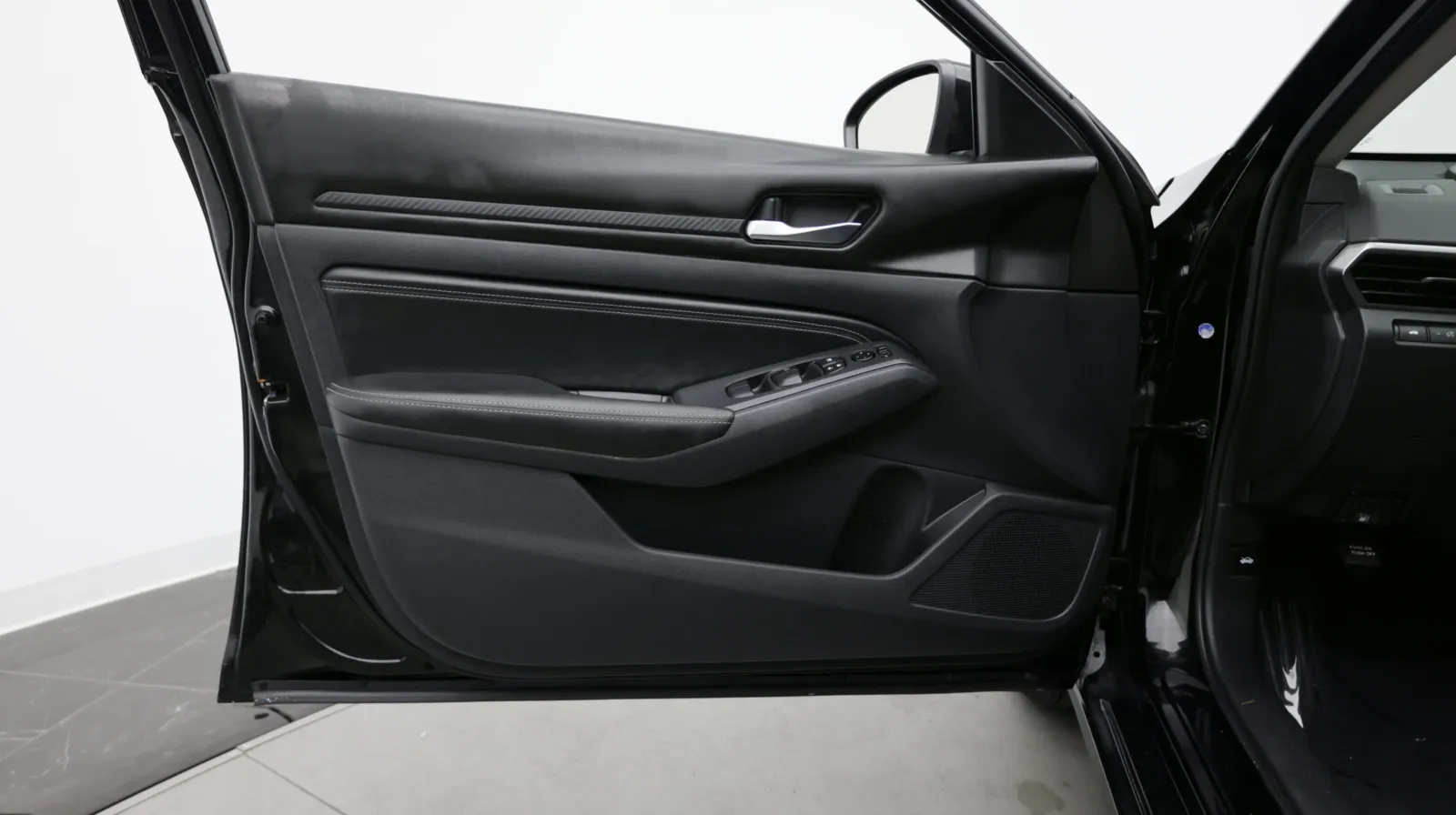 Nissan Altima photo 9