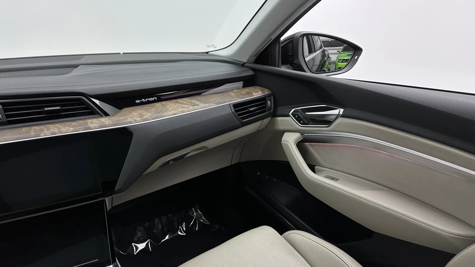 Audi e-tron photo 32