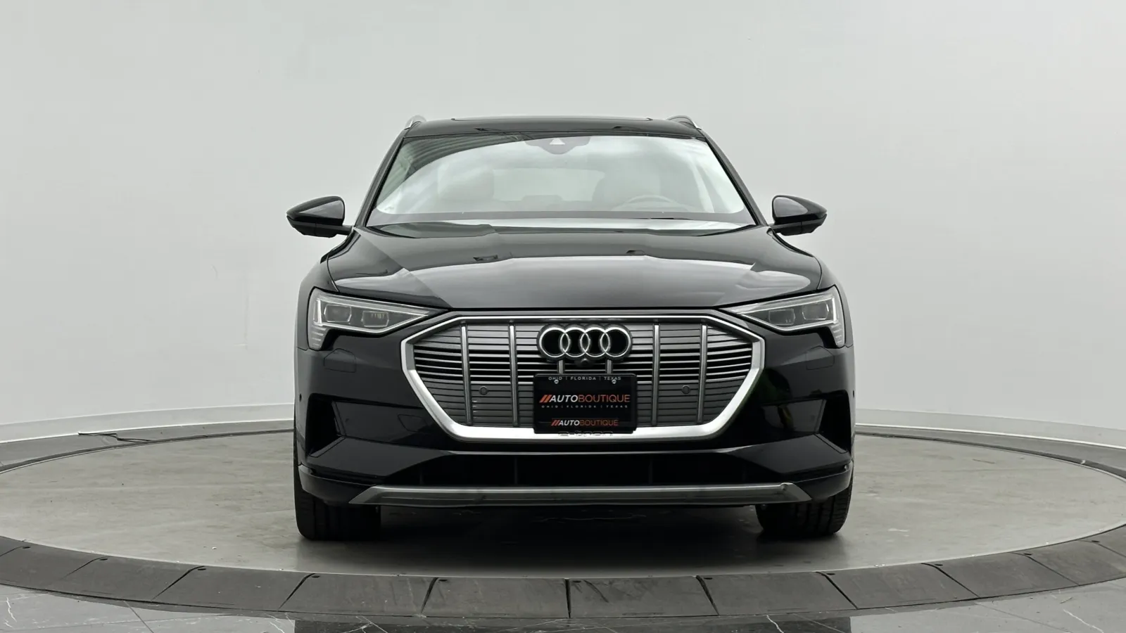 Audi e-tron photo 2