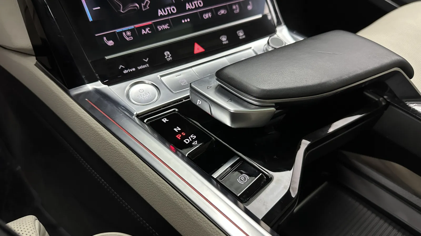 Audi e-tron photo 18