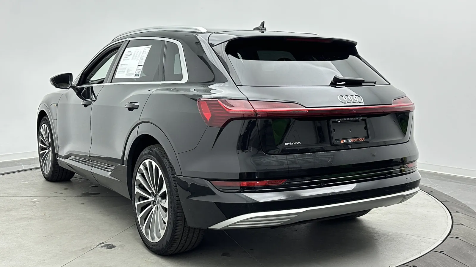 Audi e-tron photo 7