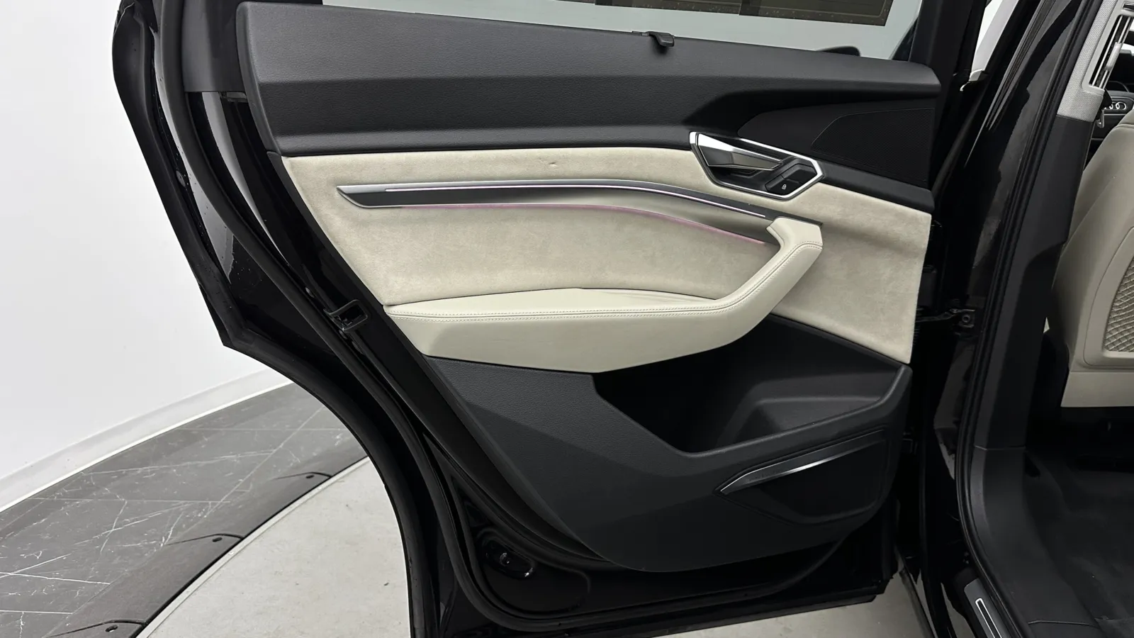 Audi e-tron photo 28