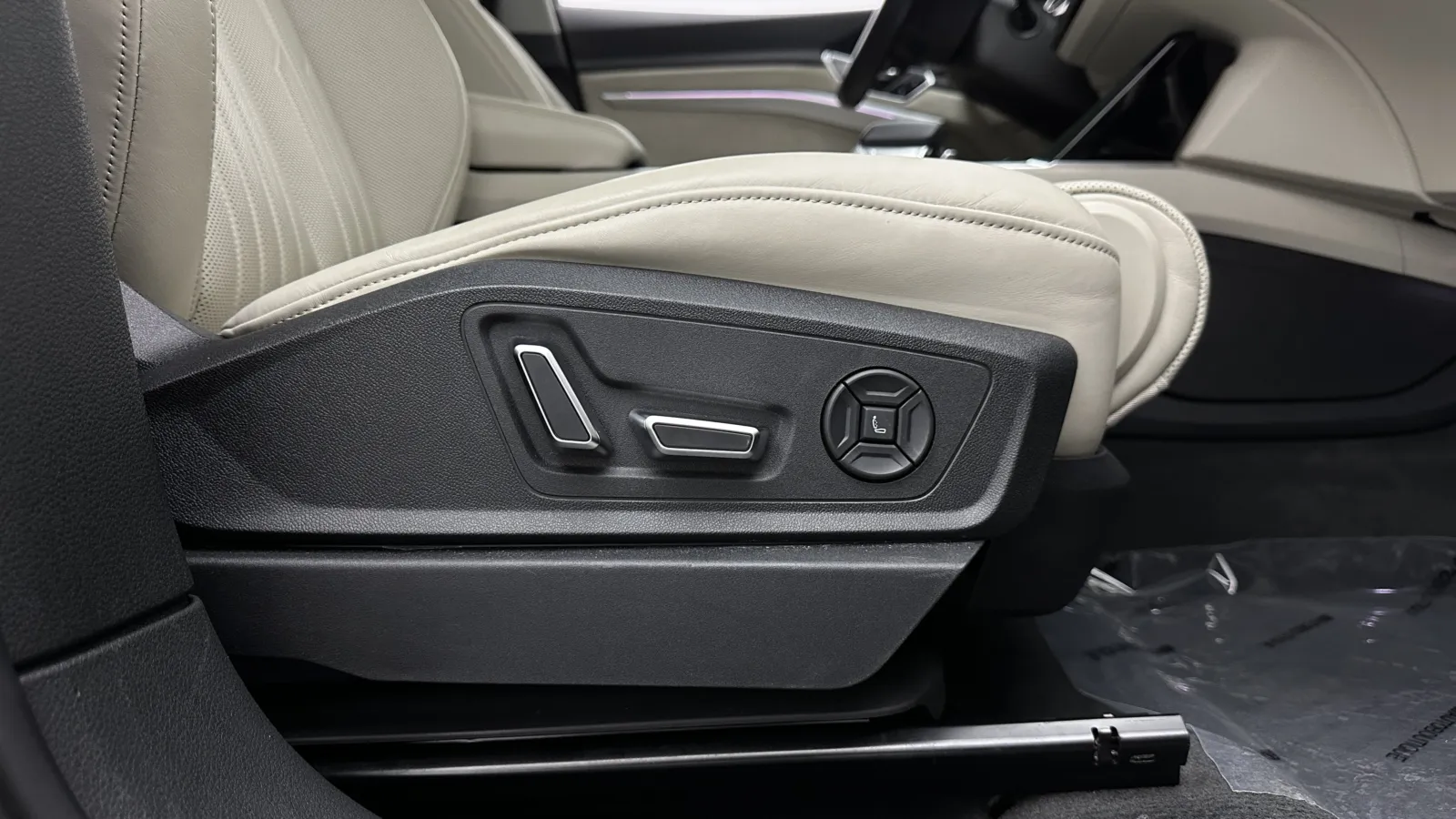 Audi e-tron photo 42
