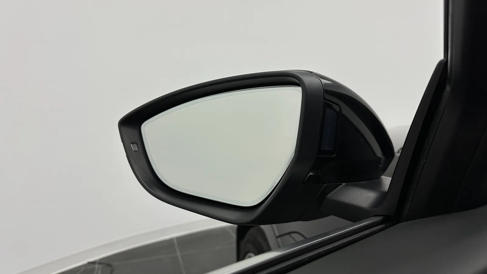 Audi e-tron photo 14