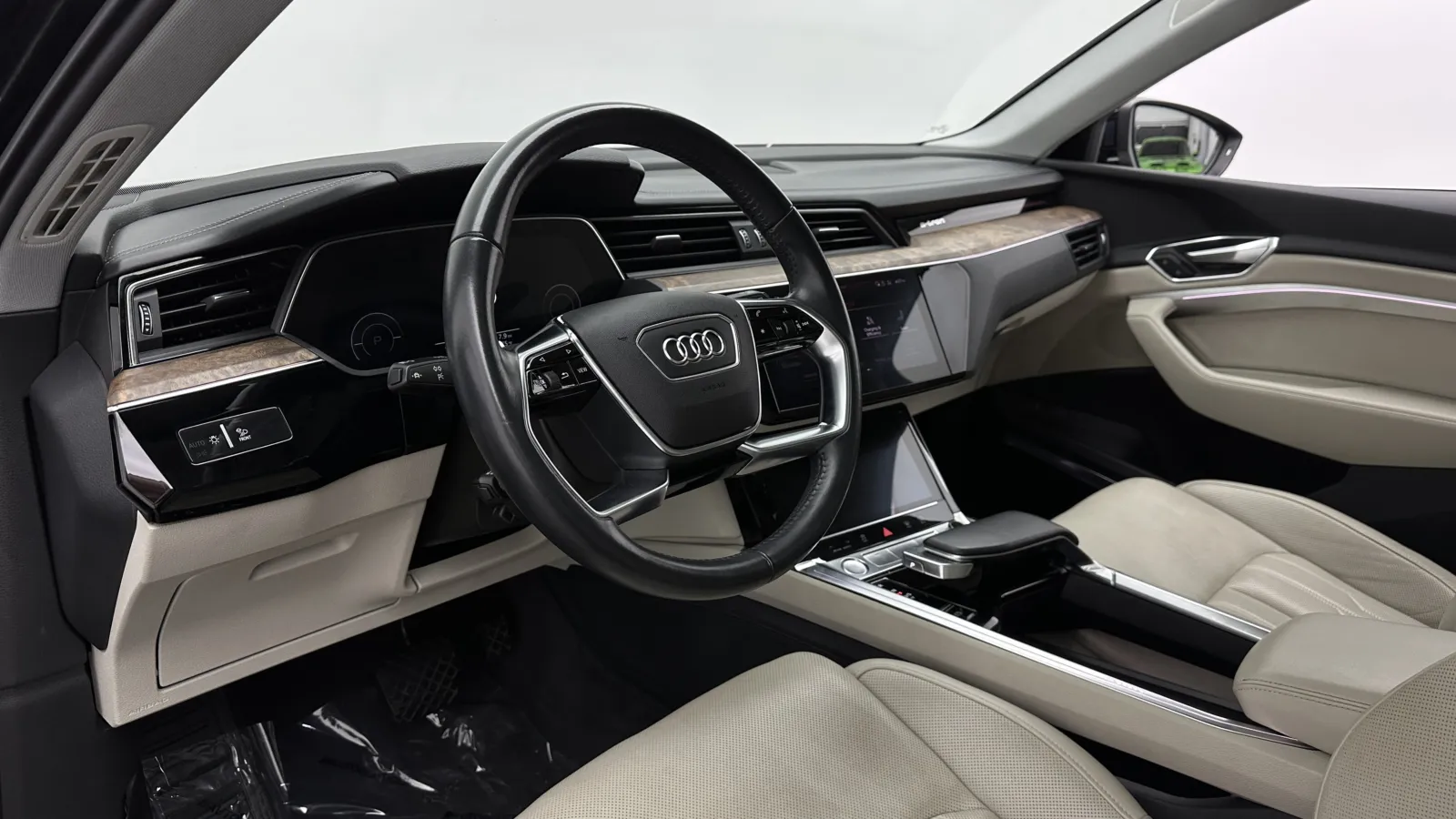 Audi e-tron photo 12