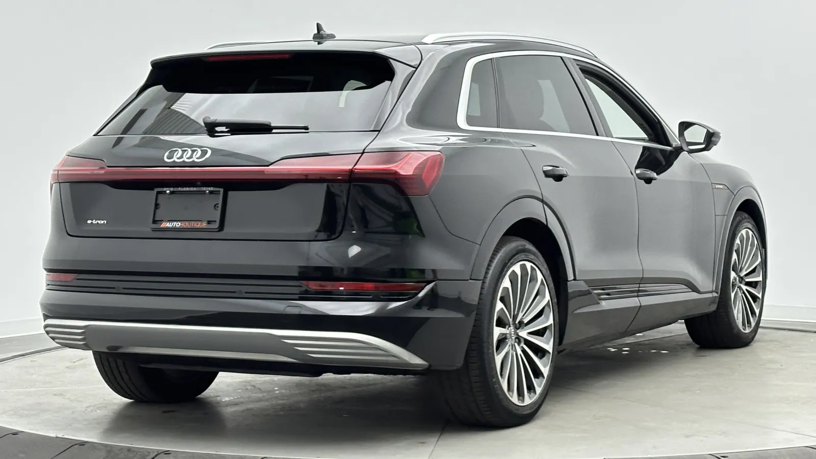 Audi e-tron photo 9