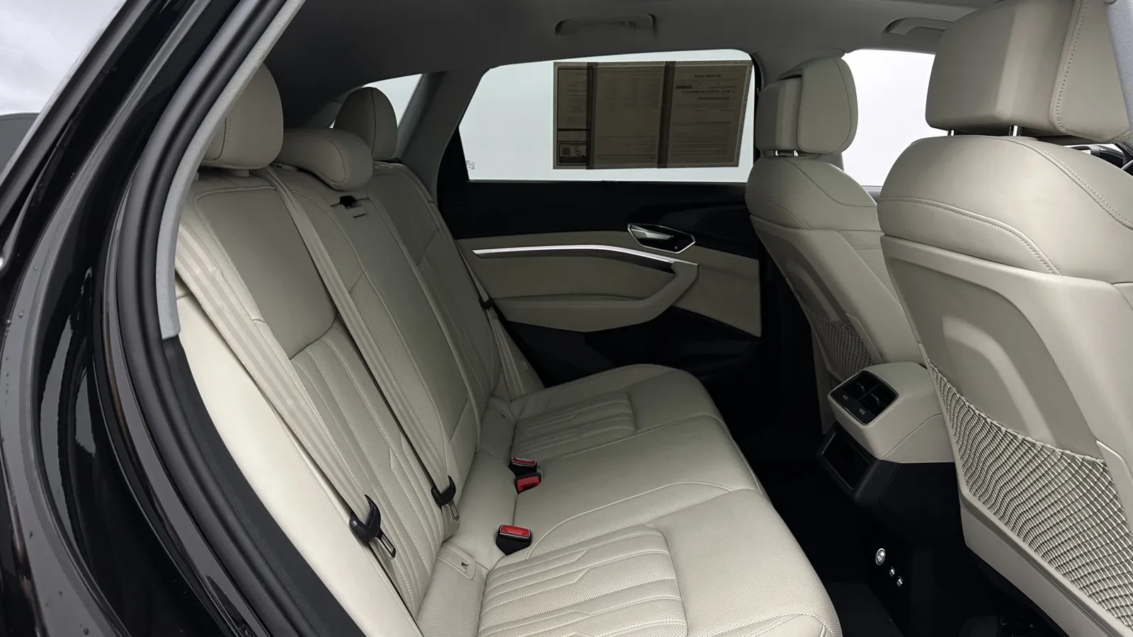 Audi e-tron photo 37
