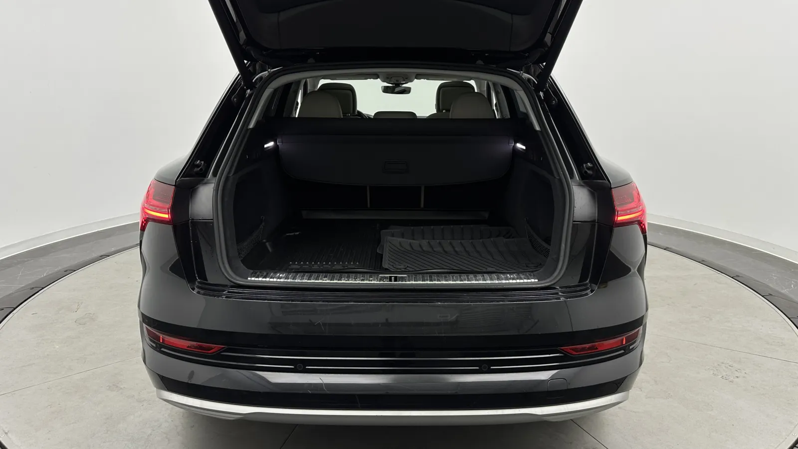 Audi e-tron photo 33