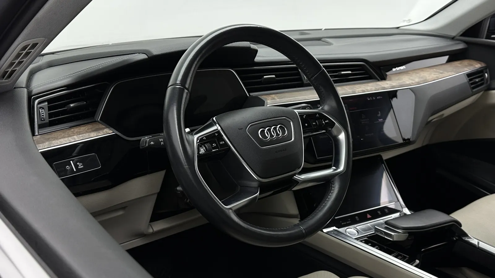 Audi e-tron photo 10