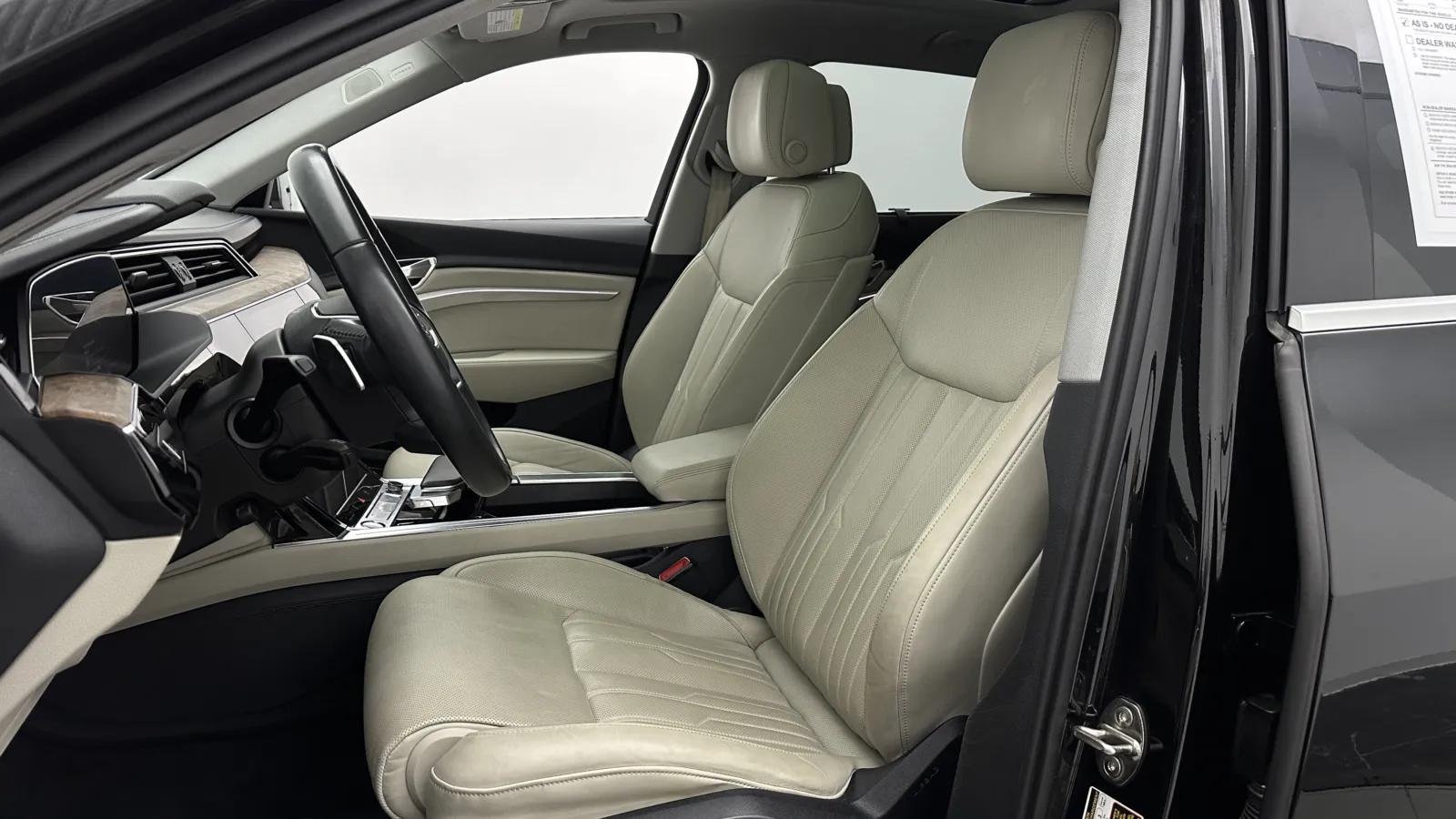 Audi e-tron photo 17