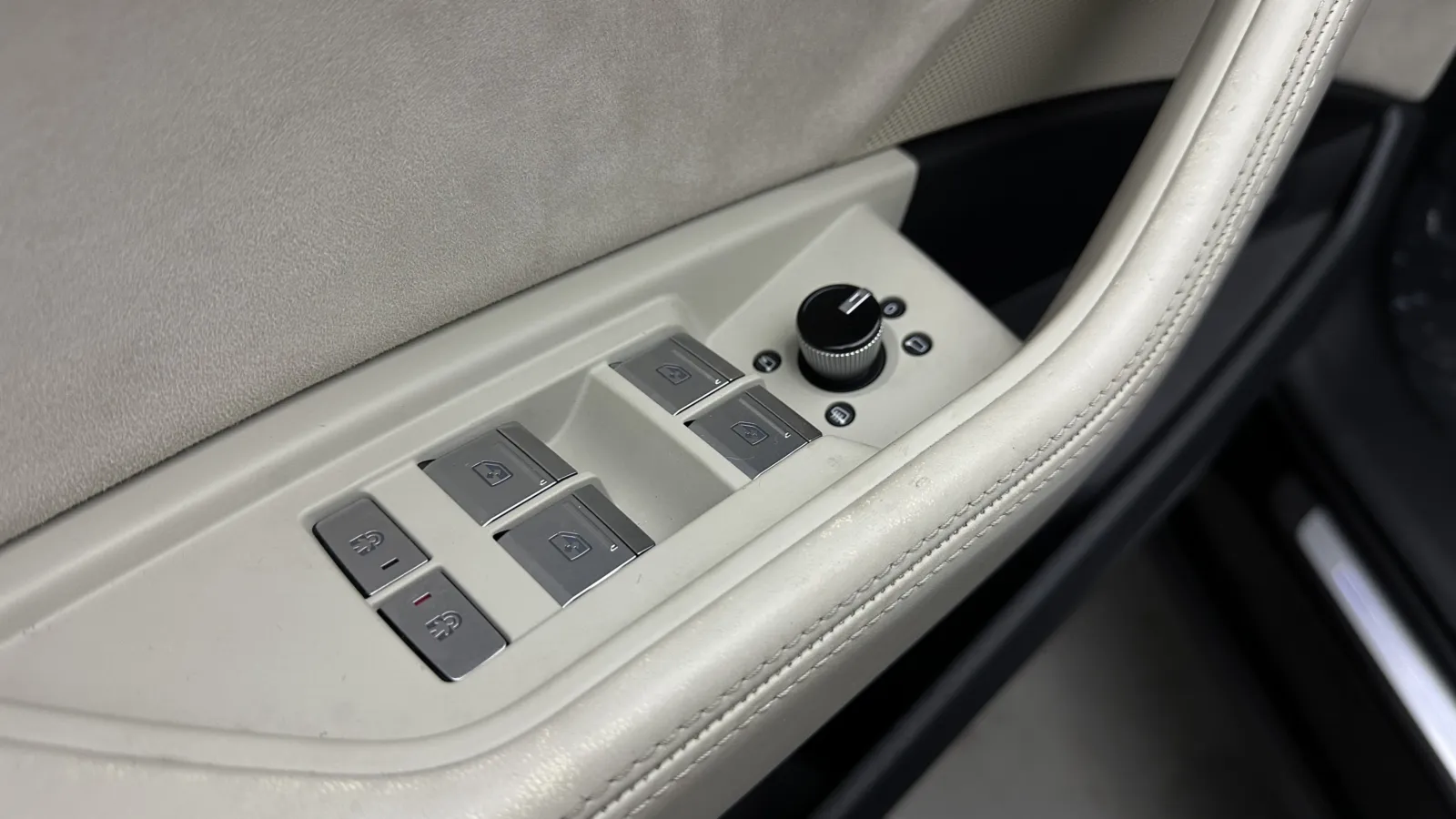 Audi e-tron photo 13