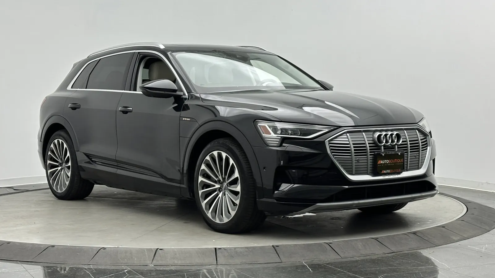 Audi e-tron photo 3