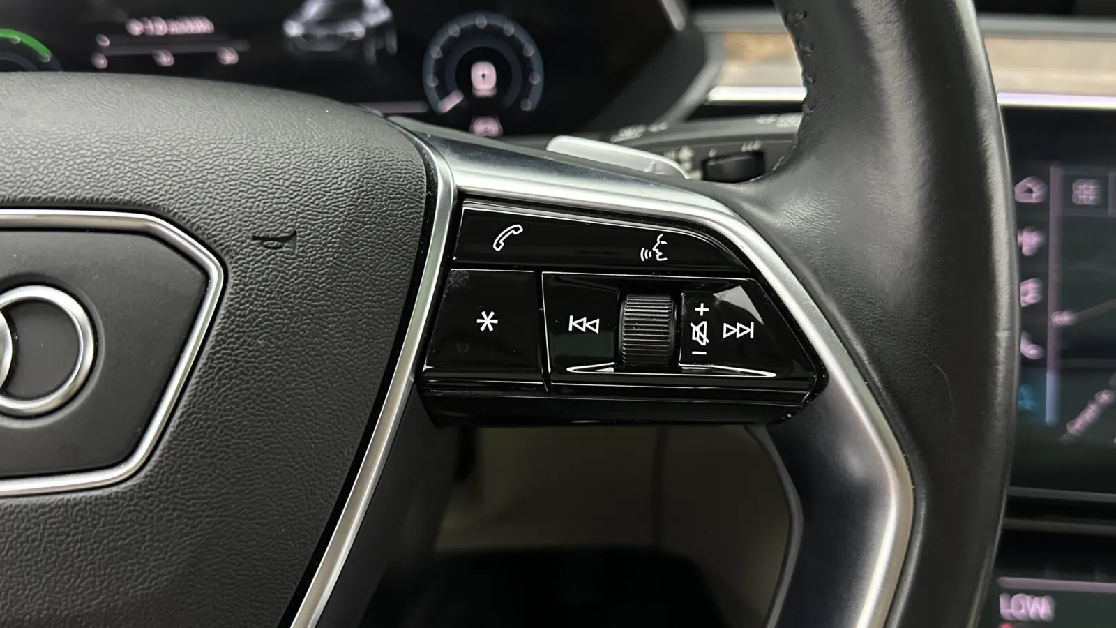 Audi e-tron photo 25