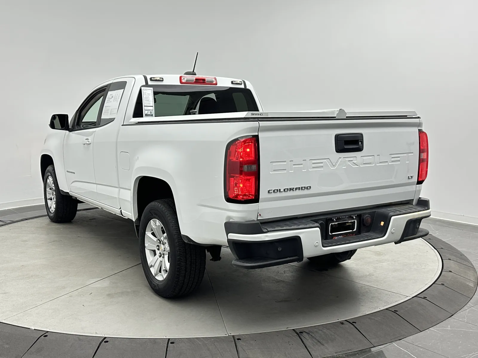 Chevrolet Colorado photo 2