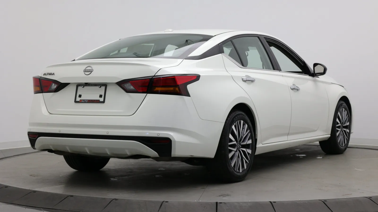 Nissan Altima photo 7