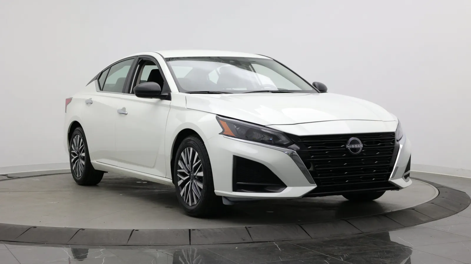 Nissan Altima photo 3