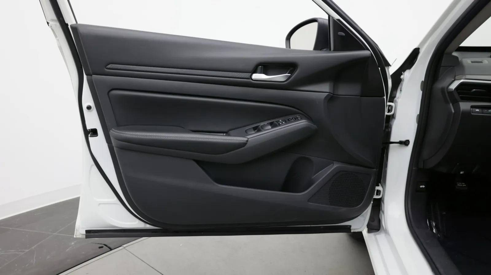Nissan Altima photo 11