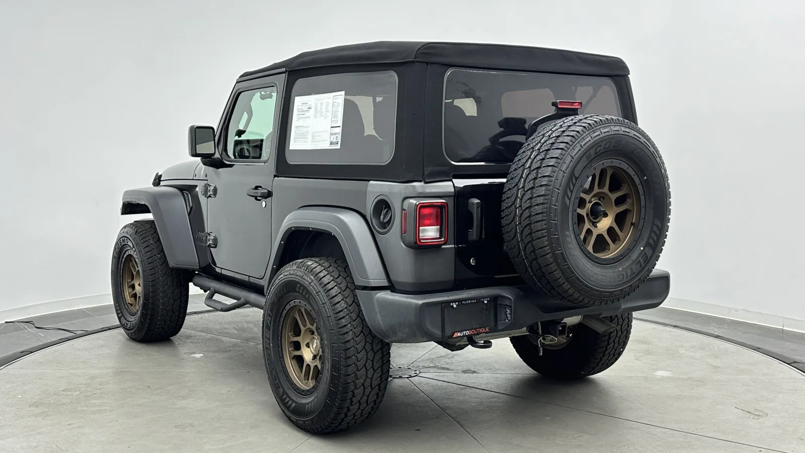 Jeep Wrangler photo 6