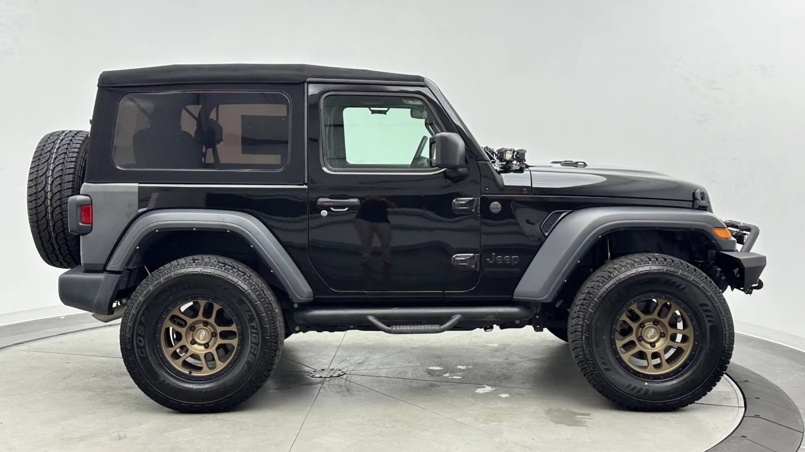 Jeep Wrangler photo 9