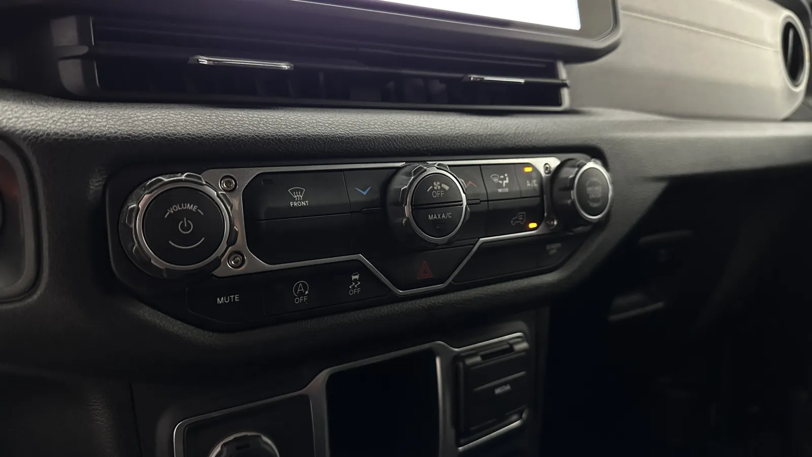 Jeep Wrangler photo 20