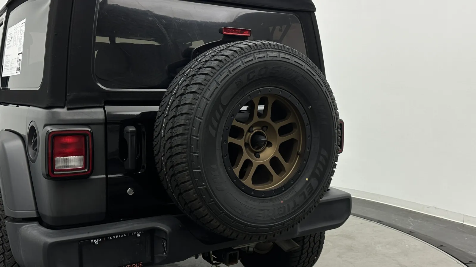 Jeep Wrangler photo 12