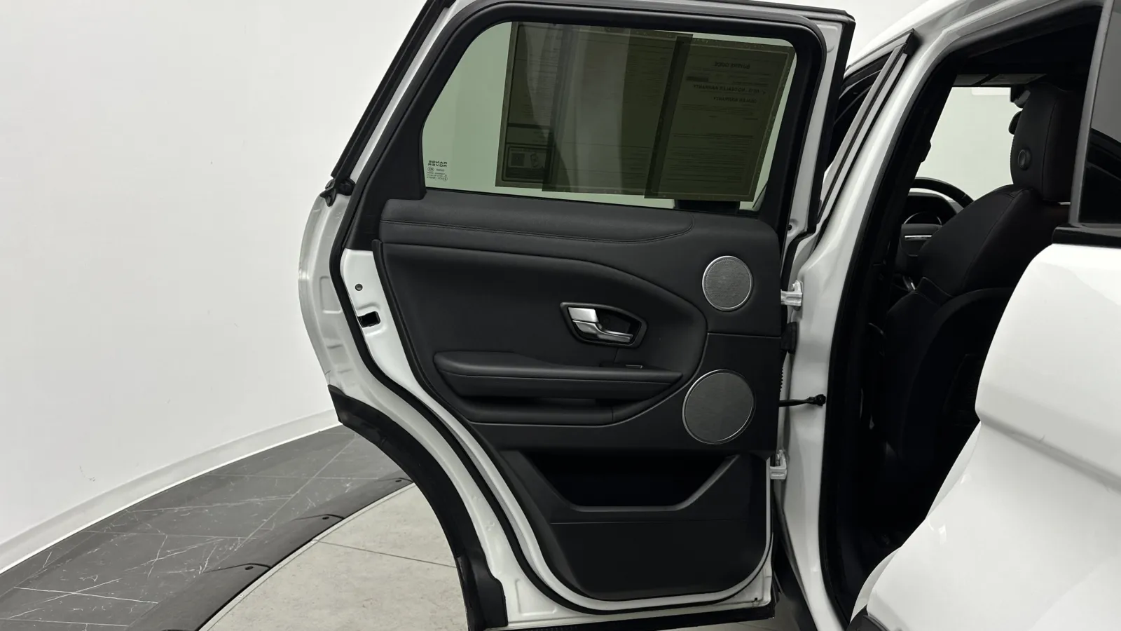 Land Rover Range Rover Evoque photo 22