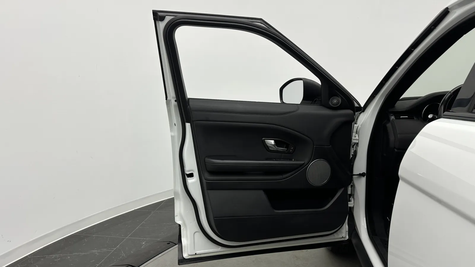 Land Rover Range Rover Evoque photo 9
